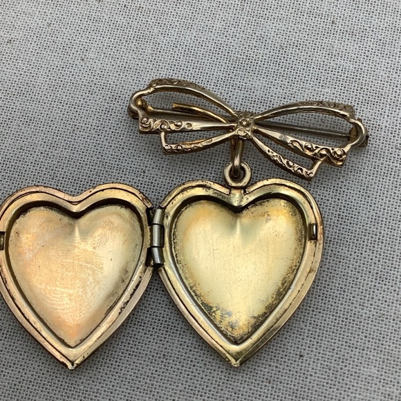 Antique Gold Filled Locket on Ribbon Brooch - Picture 3 of 4